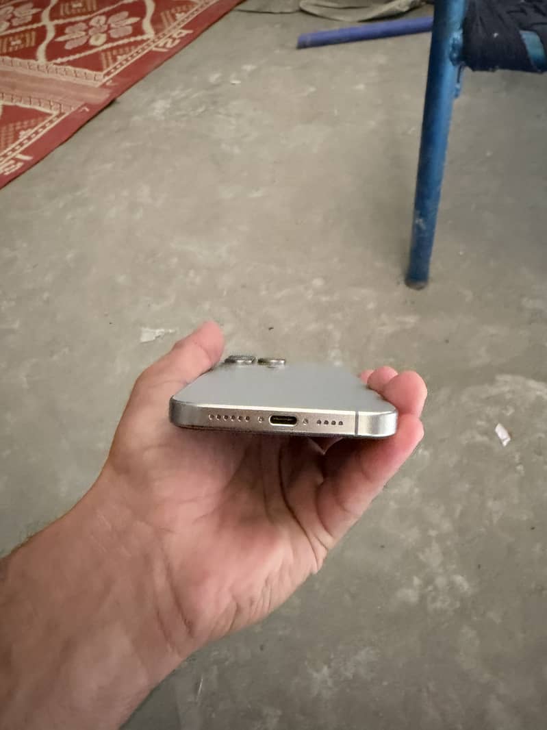 Apple iPhone 15 Pro Max 2