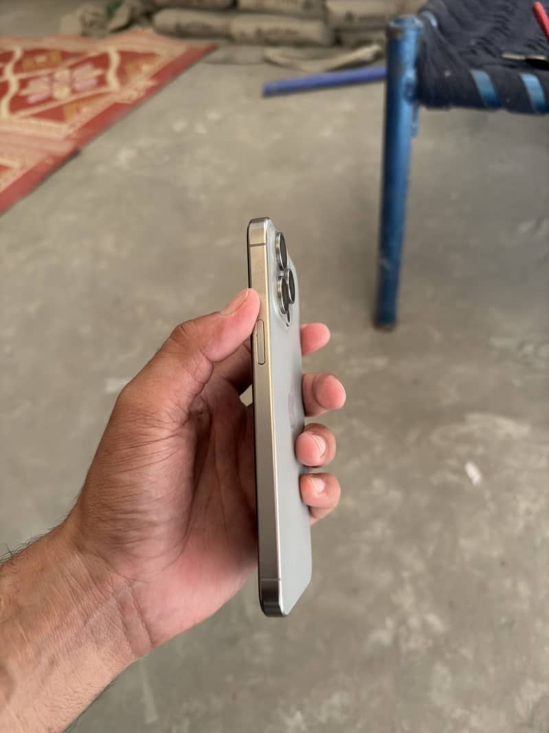 Apple iPhone 15 Pro Max 3