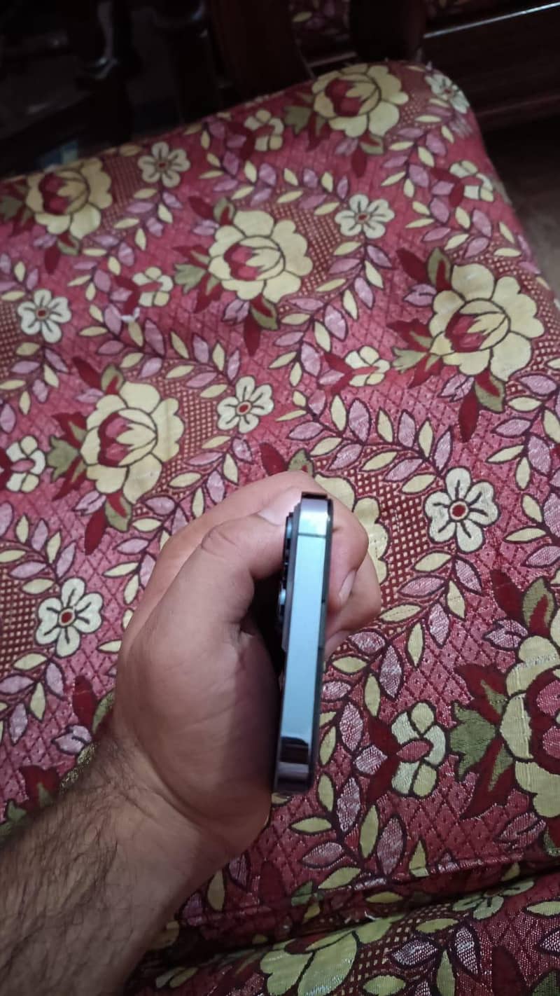 Apple iPhone 13 Pro Max 4