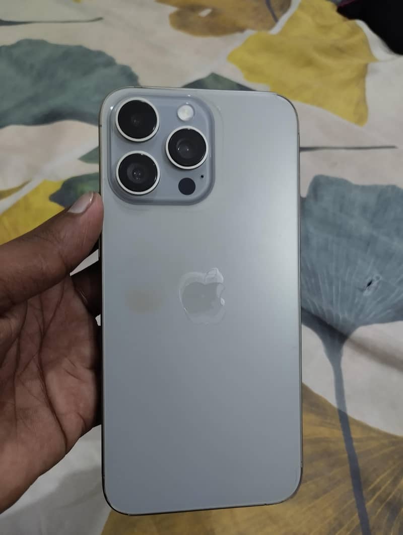 Apple iPhone 15 Pro Max 2