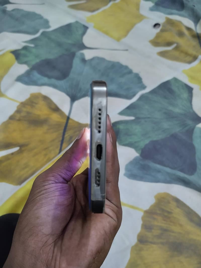 Apple iPhone 15 Pro Max 3