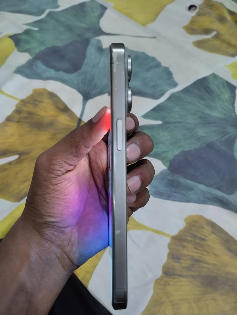 Apple iPhone 15 Pro Max 4