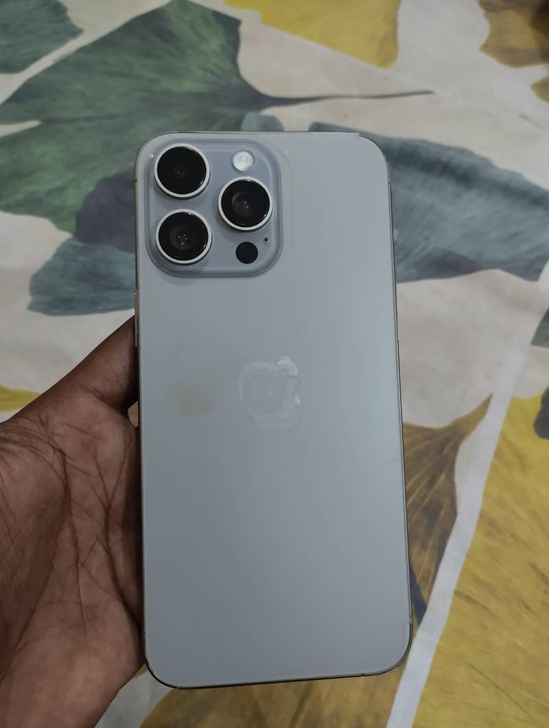 Apple iPhone 15 Pro Max 7
