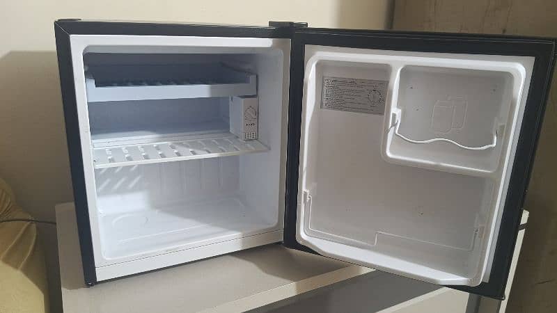 Table fridge 1