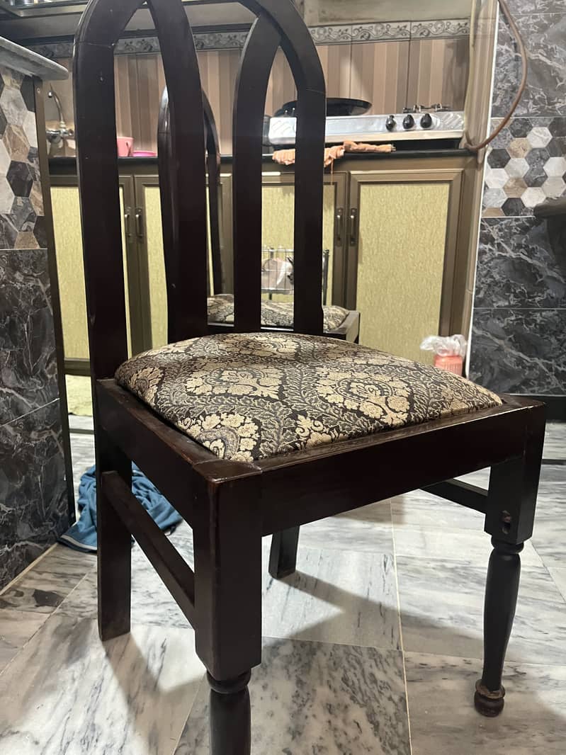 DINING TABLE WITH 6 CHAIRS 0