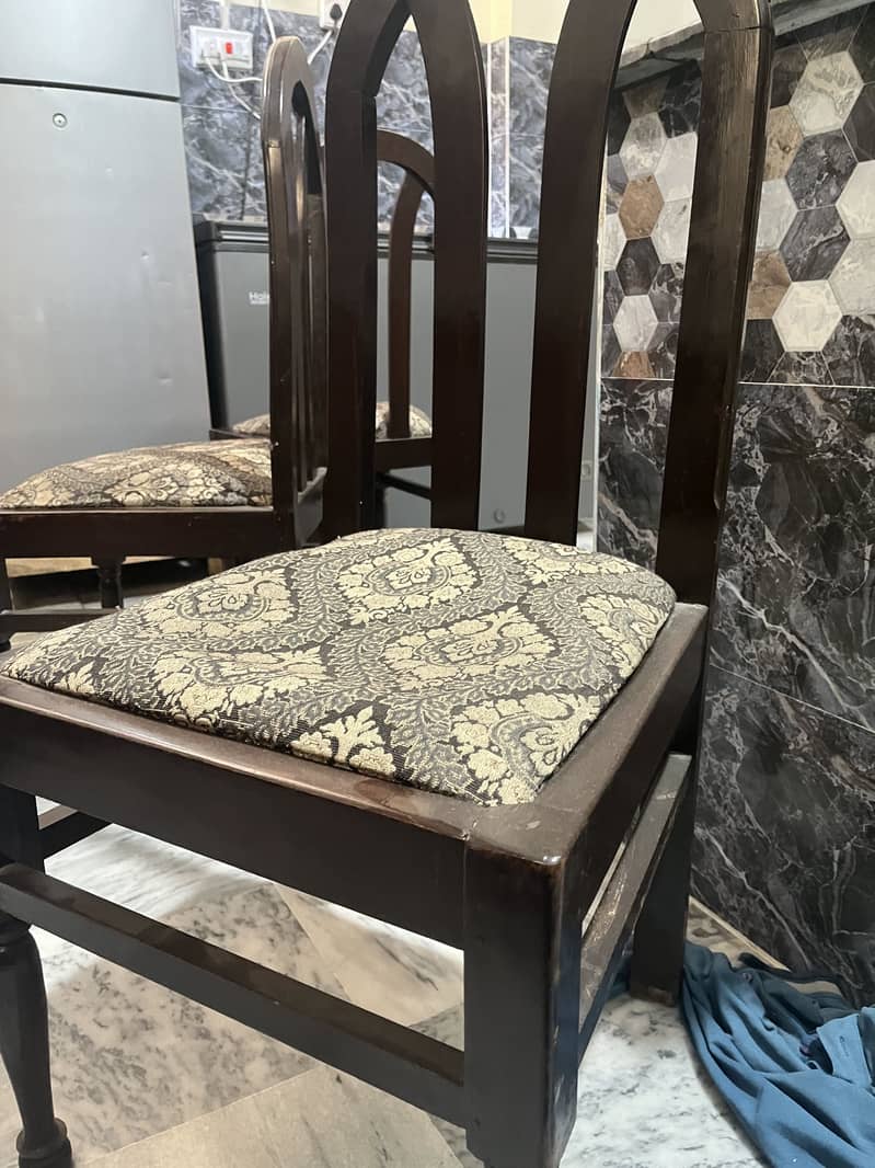 DINING TABLE WITH 6 CHAIRS 3