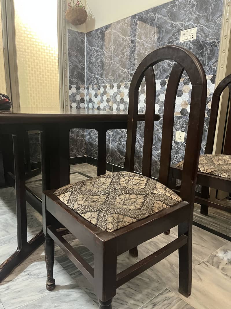 DINING TABLE WITH 6 CHAIRS 11