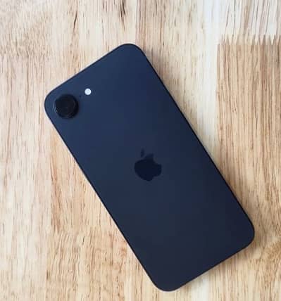 Apple iPhone 16e