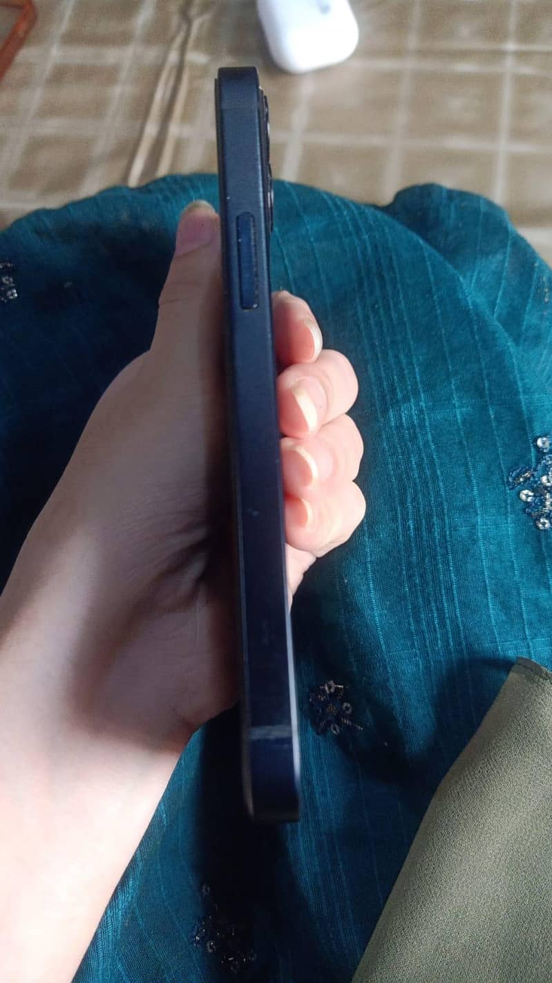 Apple iPhone 12 mini 4