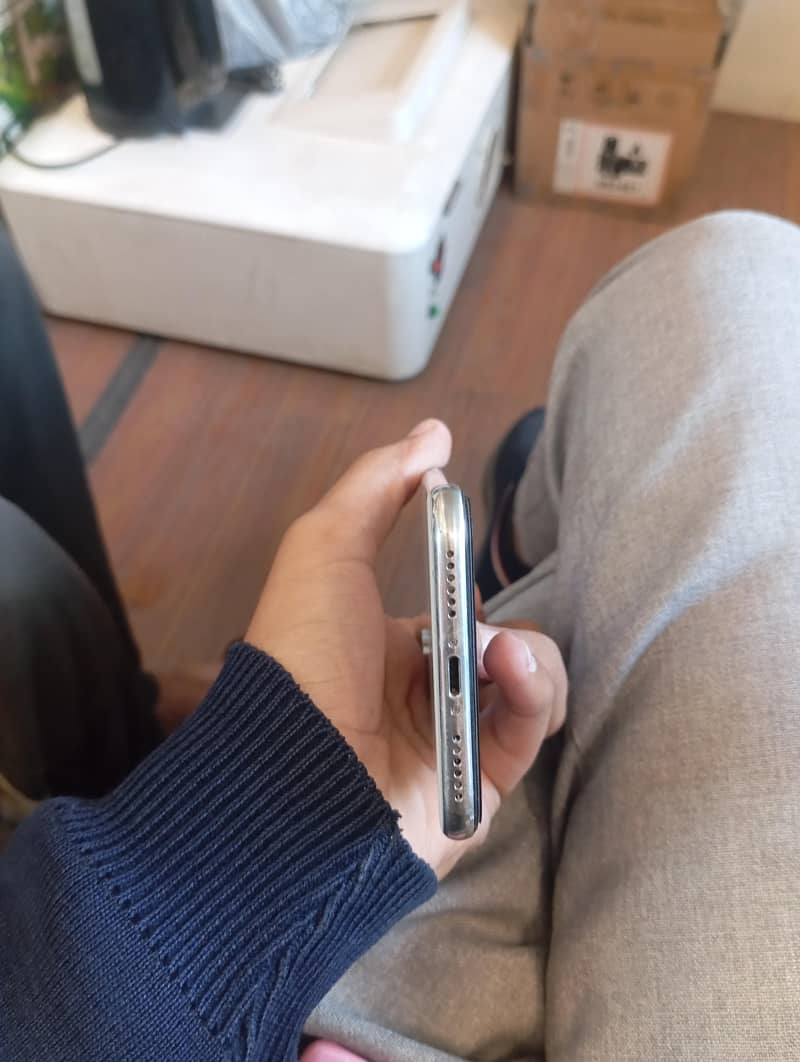 Apple iPhone X 3