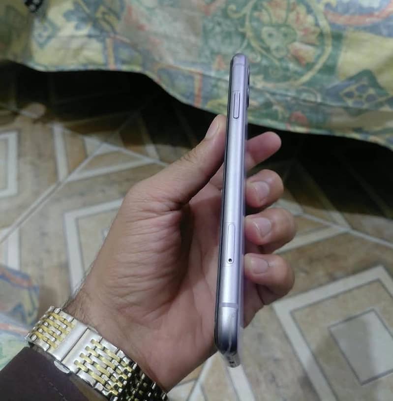 Apple iPhone 11 3