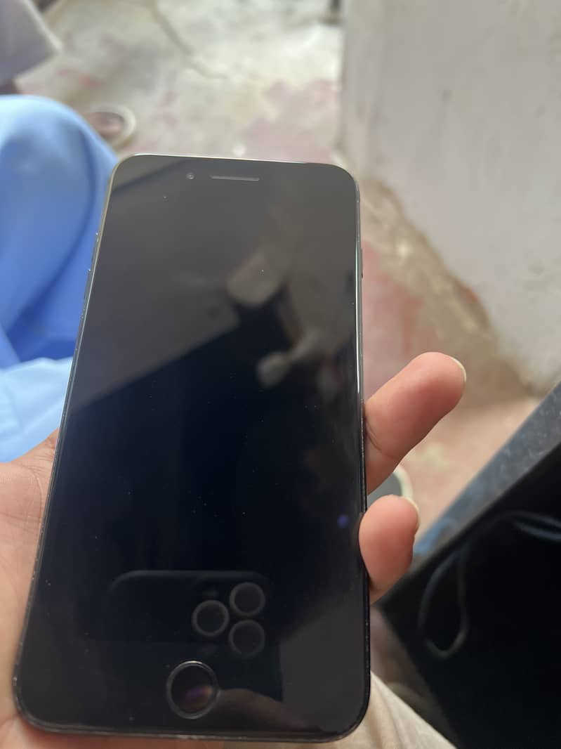Apple iPhone 7 Plus 1