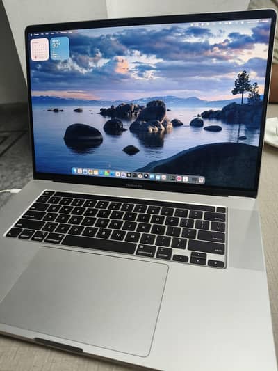 MacBook pro 2019 core i9 16gb 1Tb 16 inch display