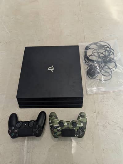 PS4 Pro 1TB Bundle - Jailbreakable Firmware 12.02 + 2 Controllers