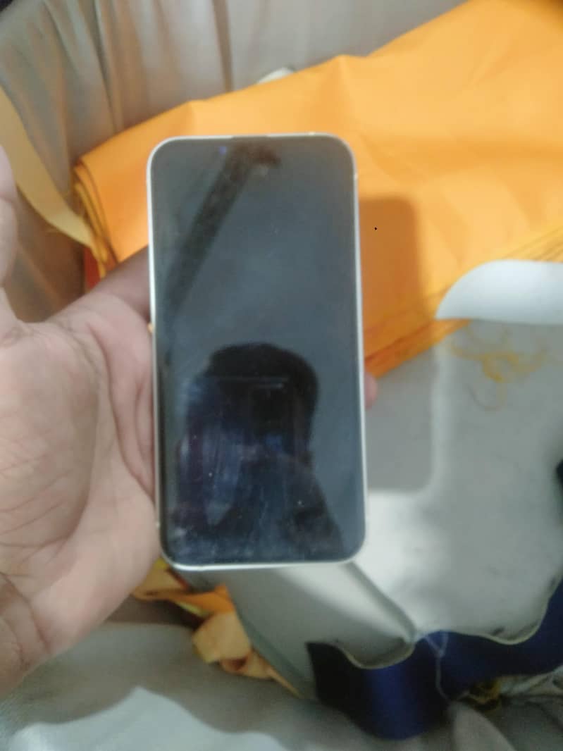 Apple iPhone 13 1