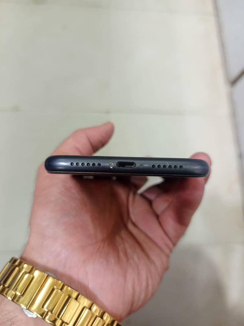 Apple iPhone 11 3