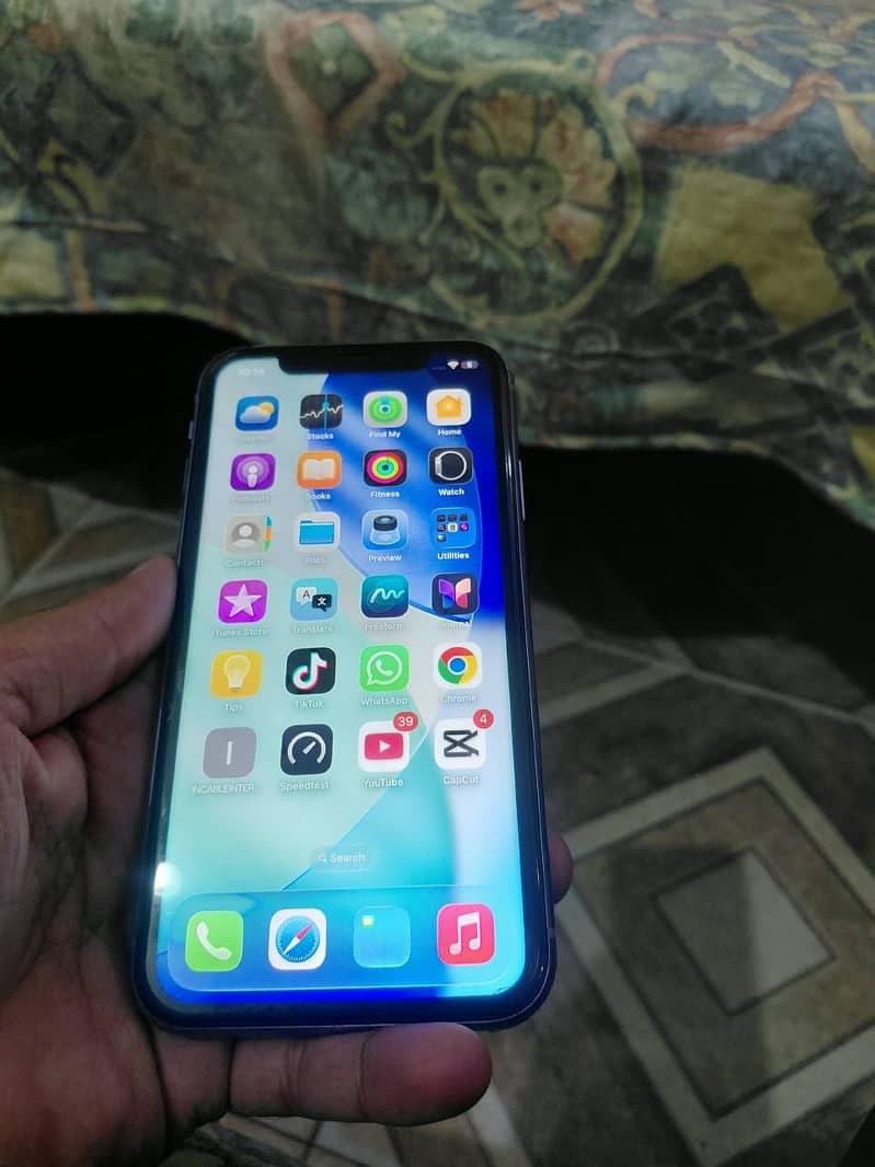 Apple iPhone 11 0