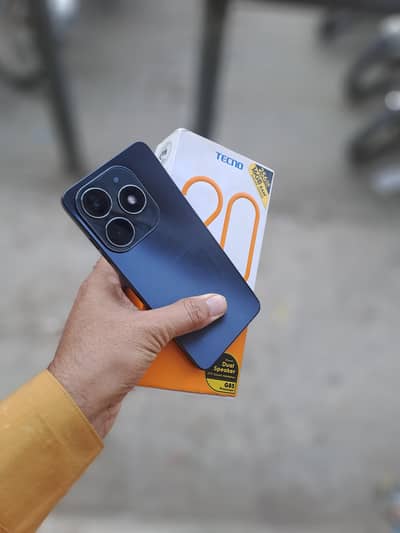 tecno Spark 20 8gb Ram 256gb roam Only Penal chang  with box