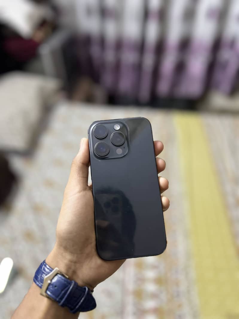 Apple iPhone 15 Pro 0