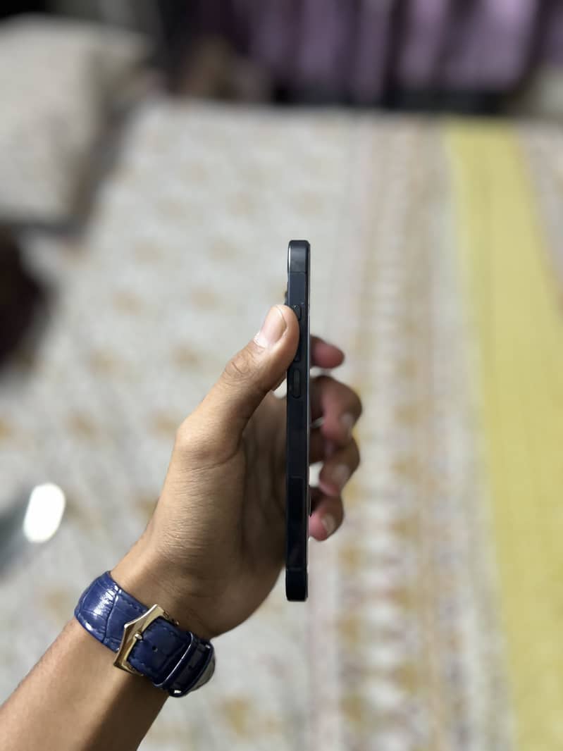 Apple iPhone 15 Pro 2