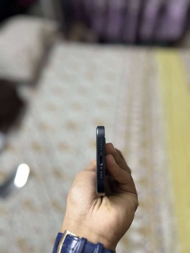 Apple iPhone 15 Pro 3