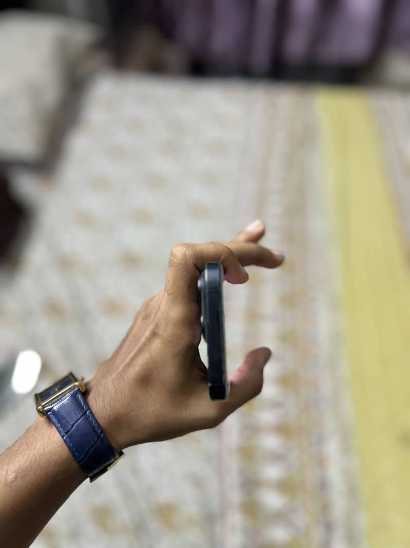 Apple iPhone 15 Pro 4
