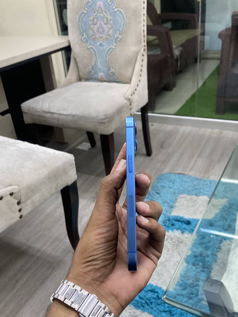 Apple iPhone 13 2