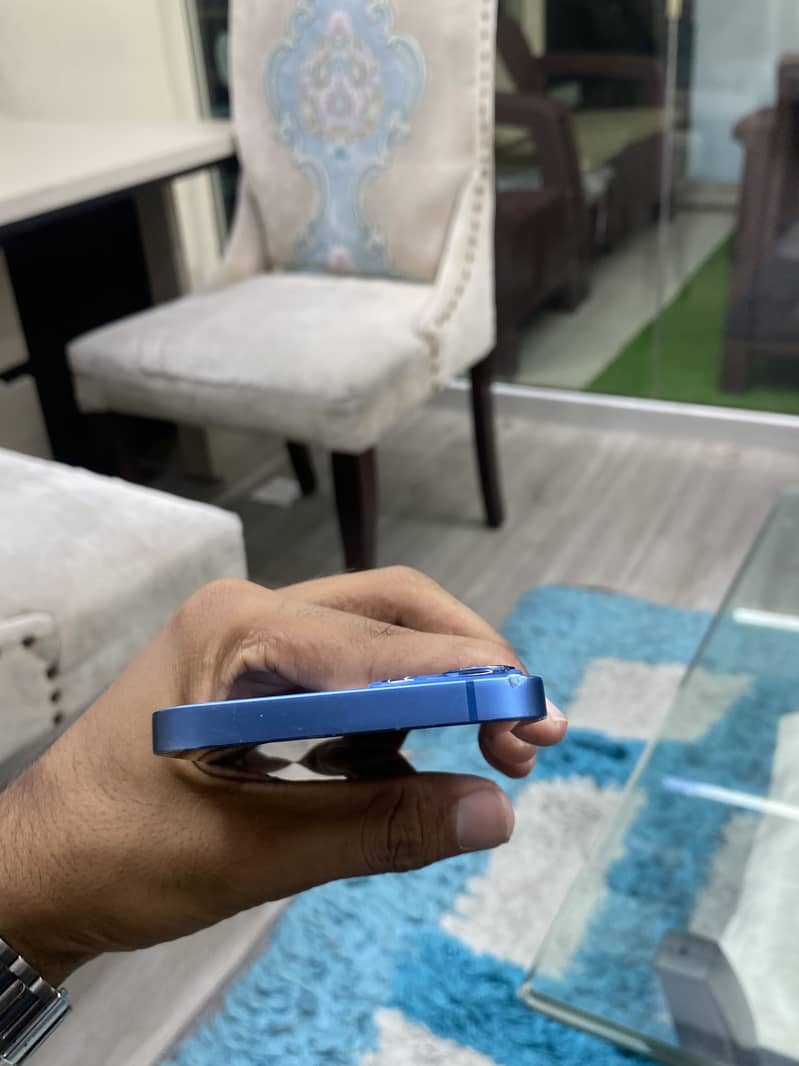 Apple iPhone 13 5