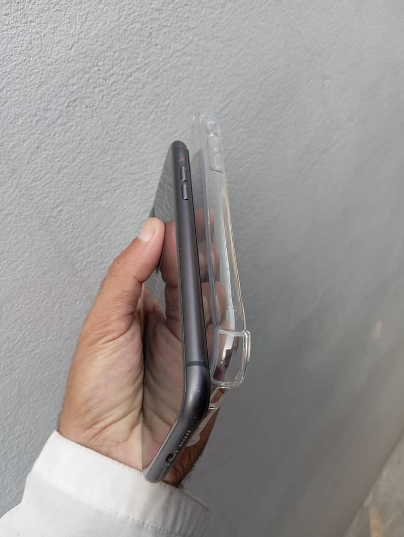 Apple iPhone 11 3