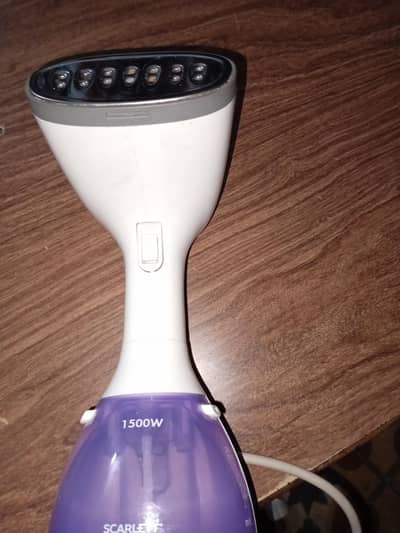 scarlet handheld streamer
