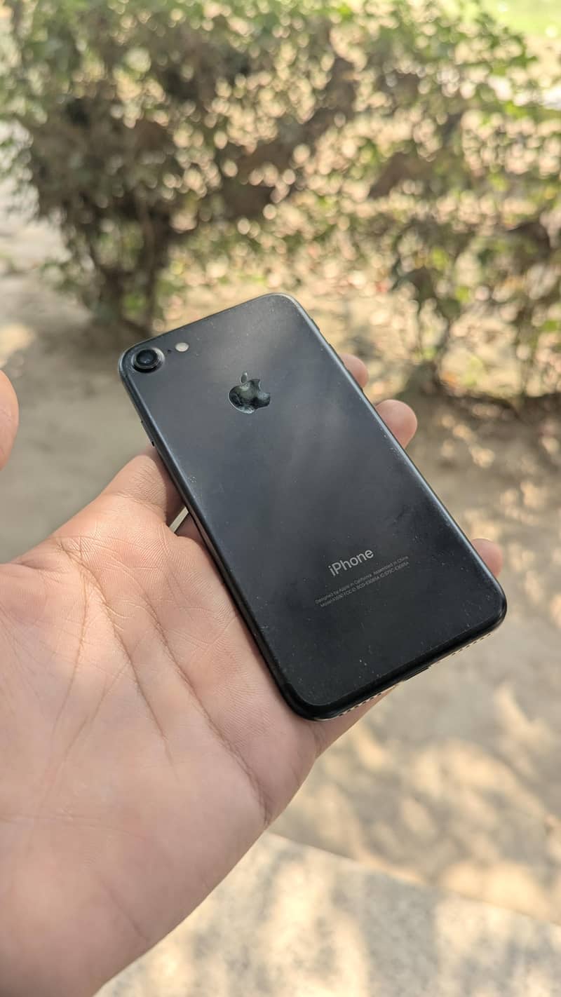 Apple iPhone 7 1