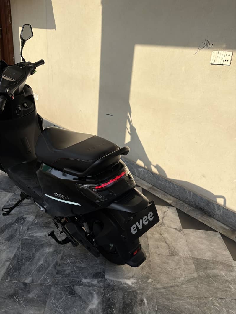 Evee s1 15