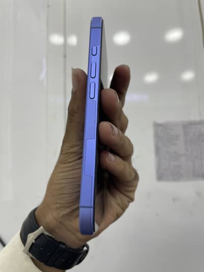 Apple iPhone 16
