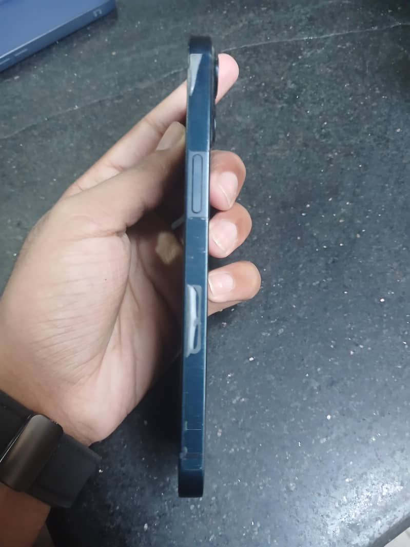 Apple iPhone 13 2