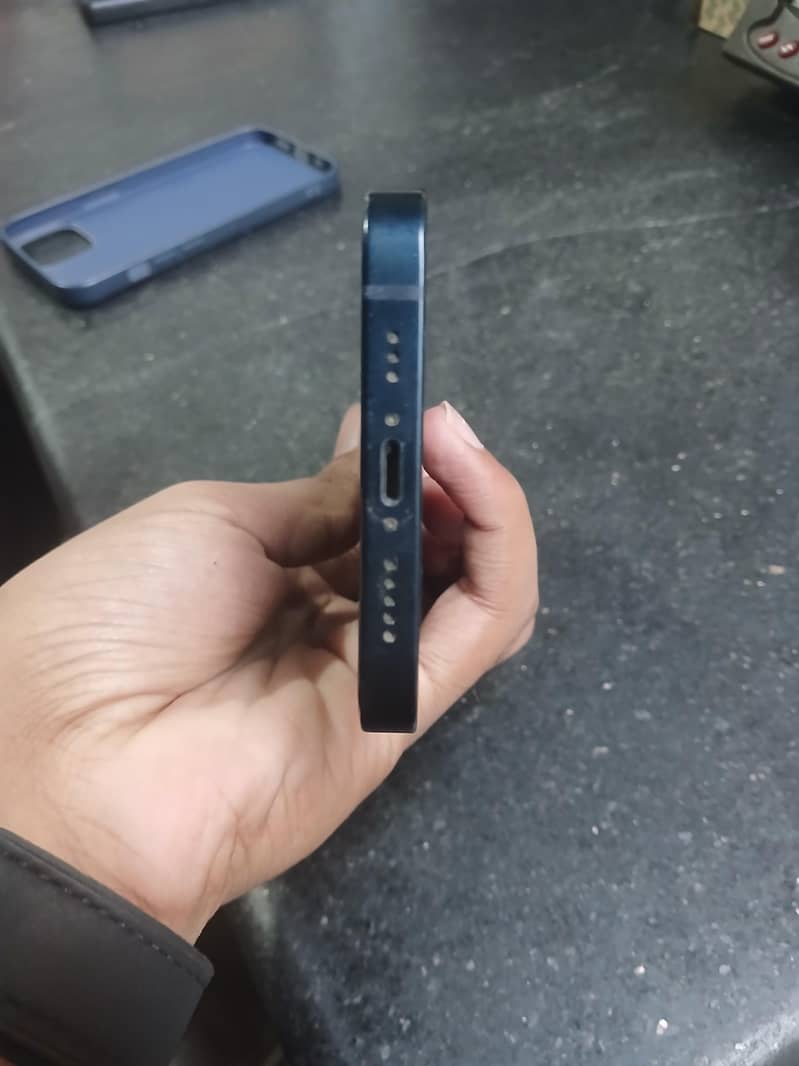 Apple iPhone 13 4