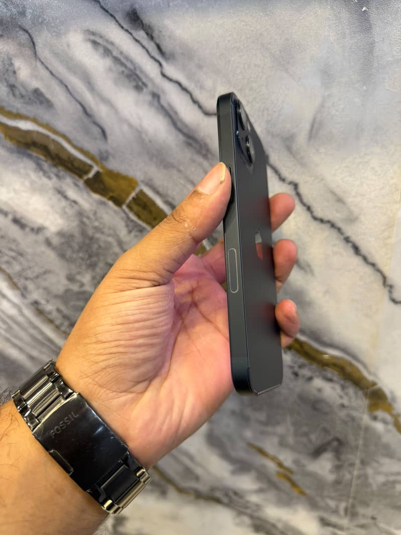 Apple iPhone 13 2