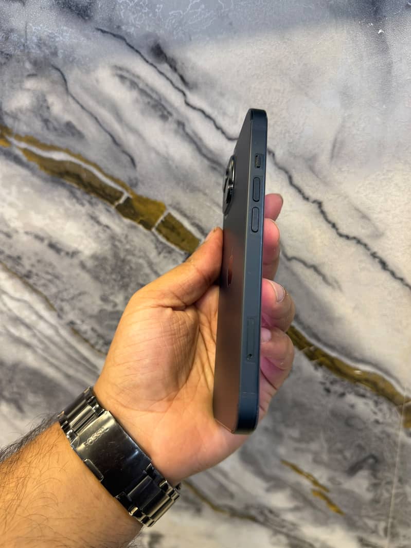 Apple iPhone 13 3
