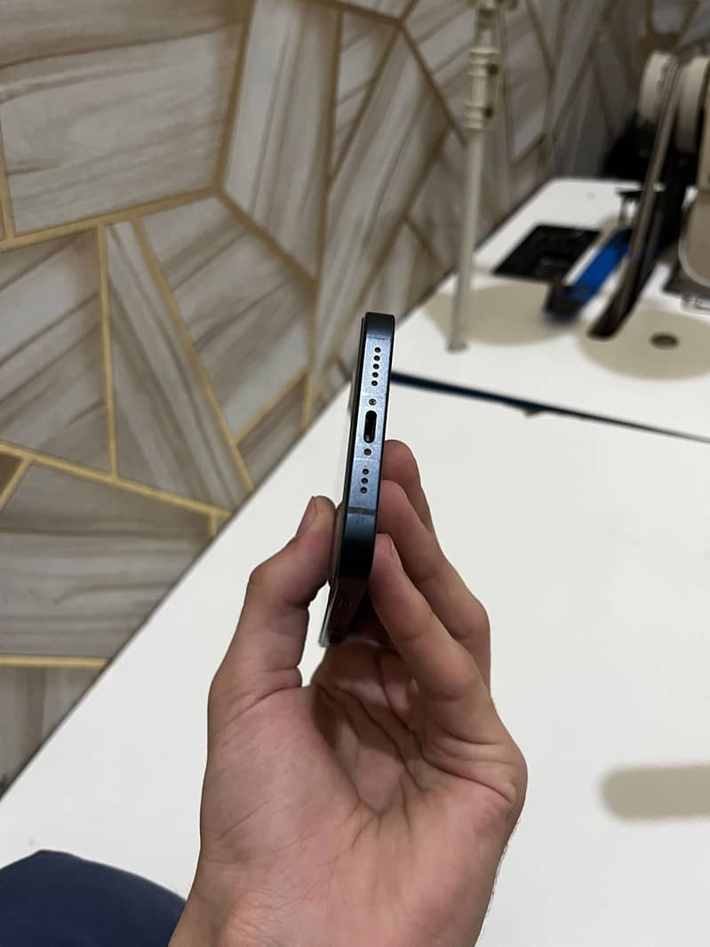 Apple iPhone 13 7