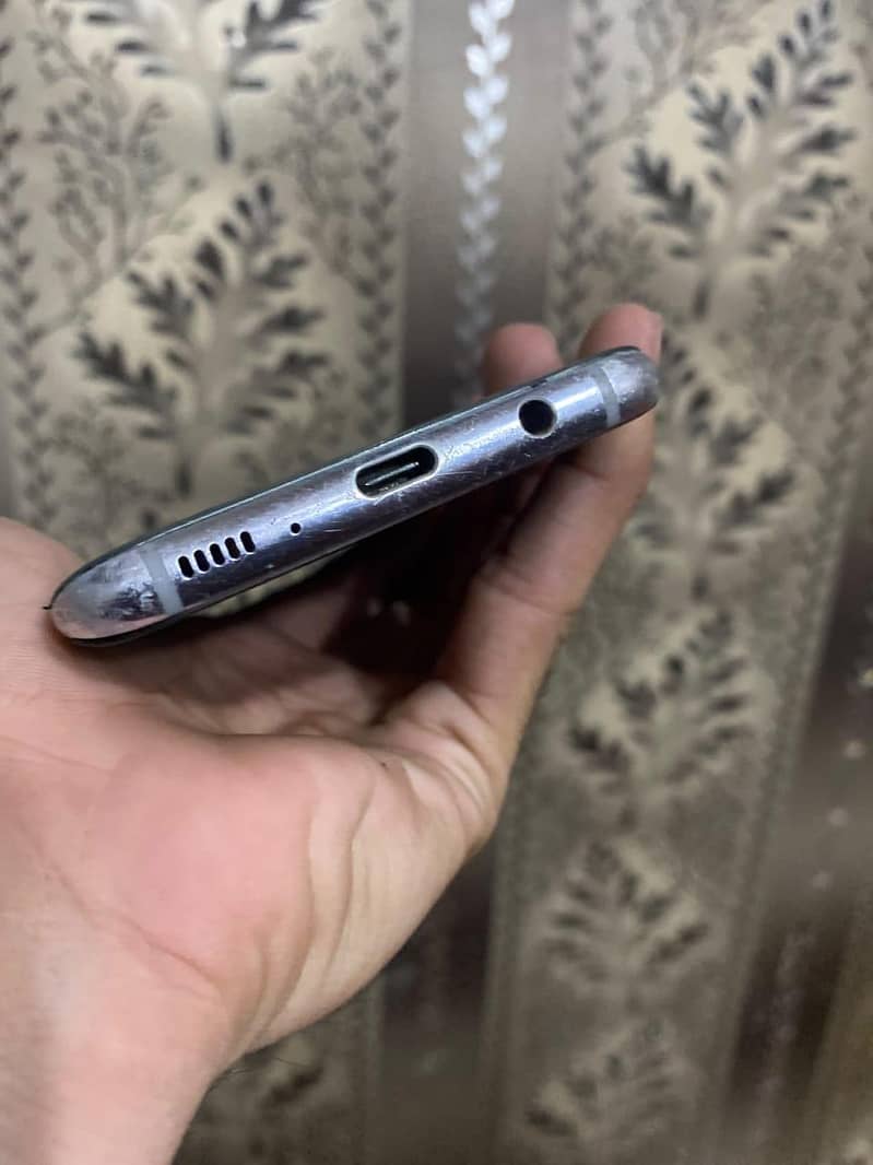 Samsung Mobile S8 Plus 3