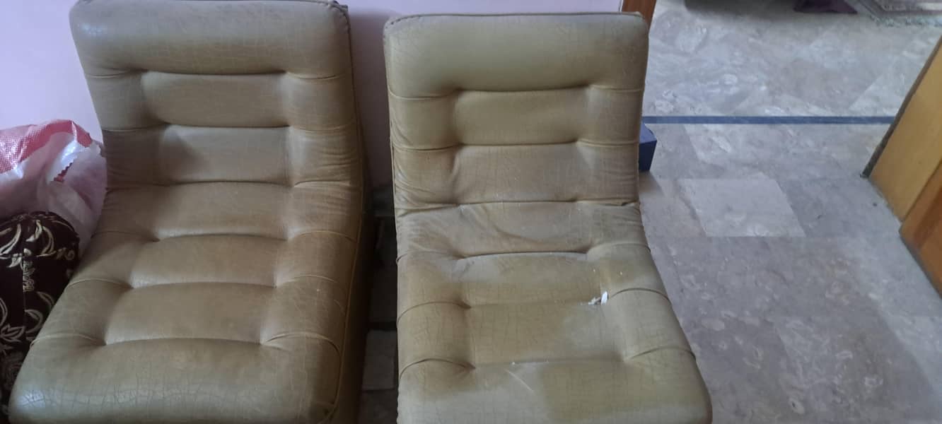 2 single seater sofas 0