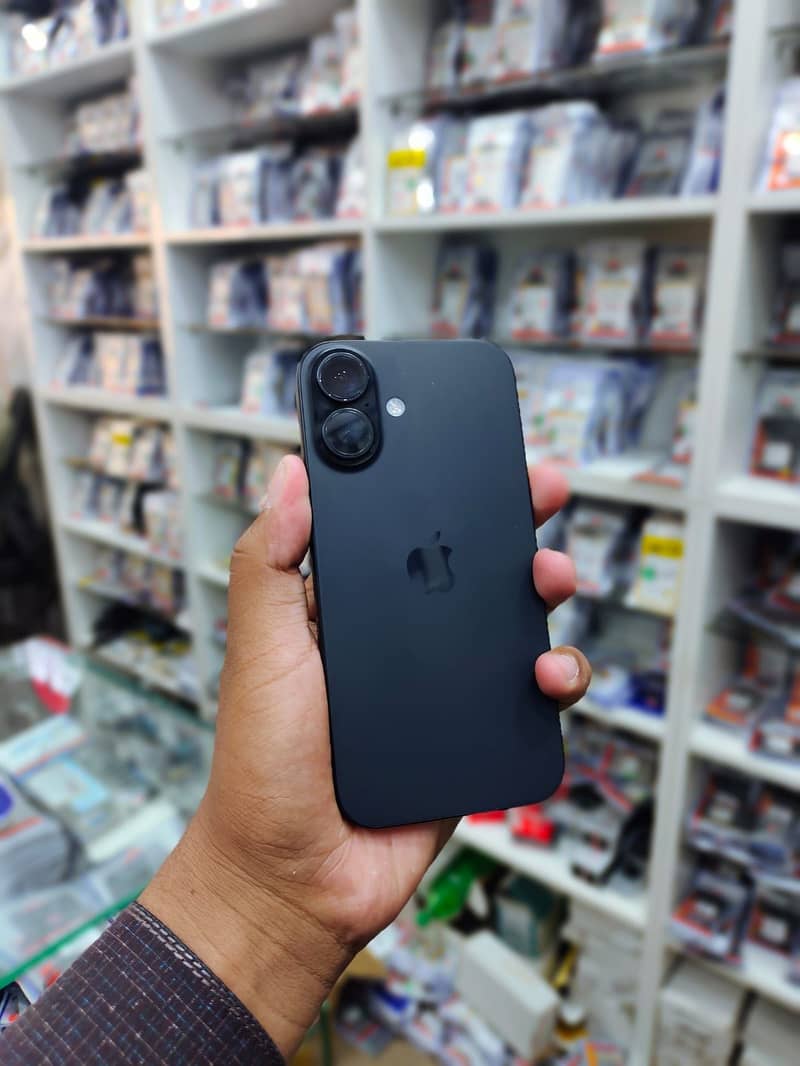Apple iPhone 16 1