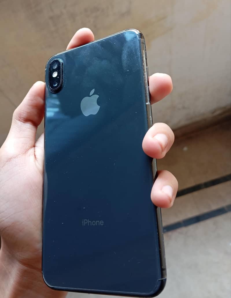 Apple iPhone XS Max 1