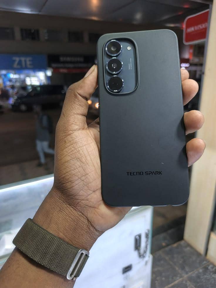 Tecno Spark 40 Pro 0