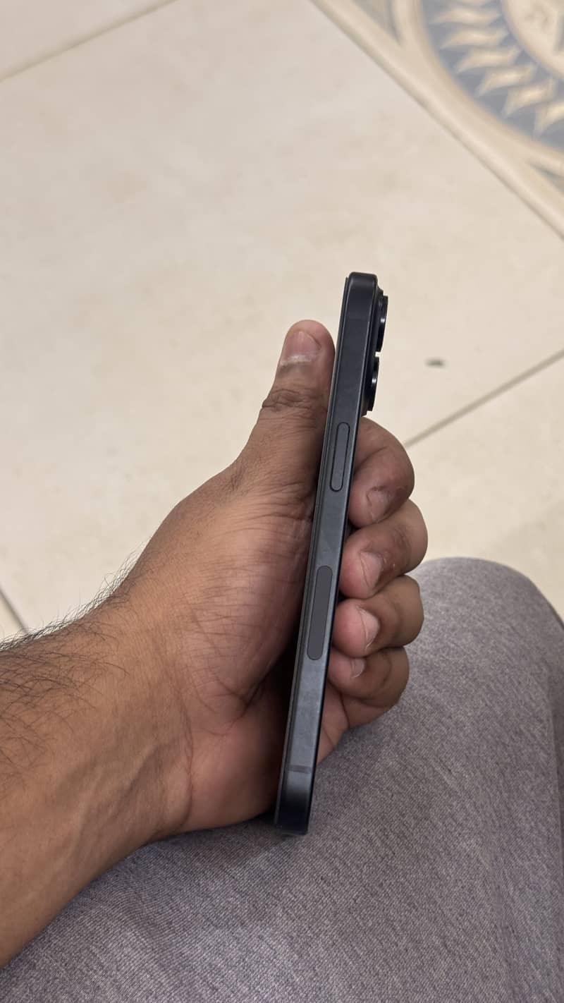 Apple iPhone 15 4
