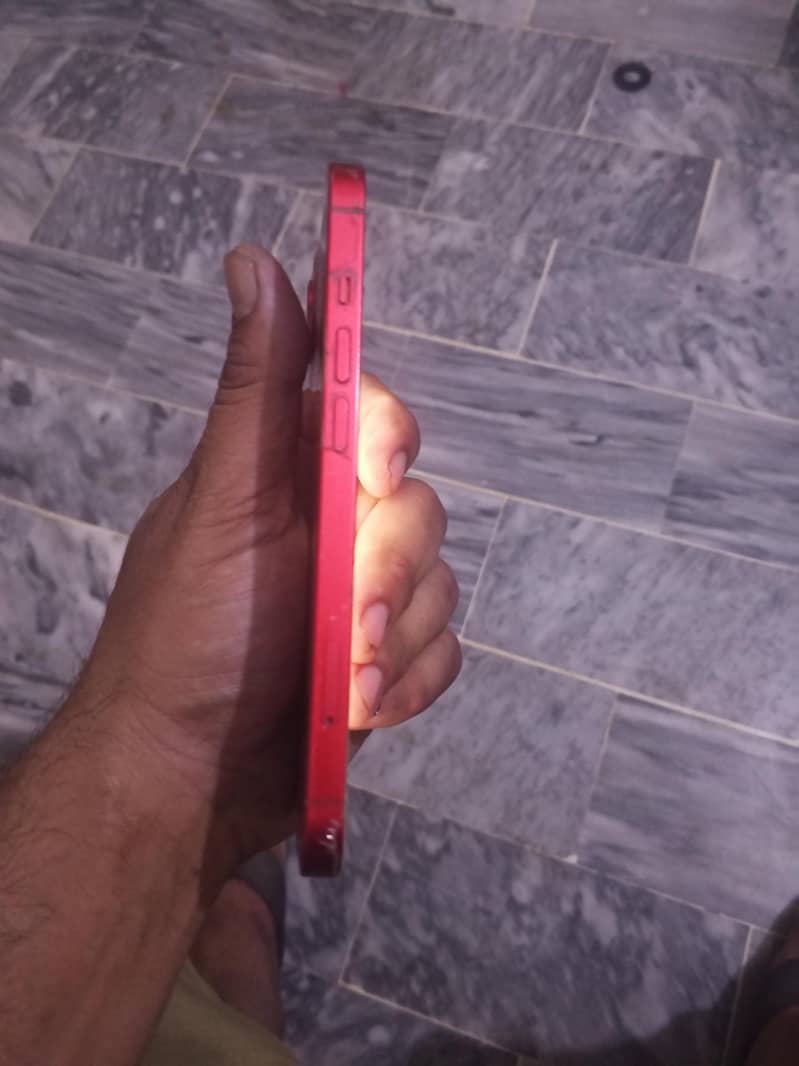 Apple iPhone 13 4