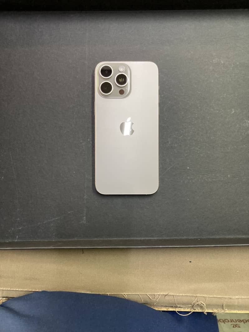 Apple iPhone 15 Pro Max 5