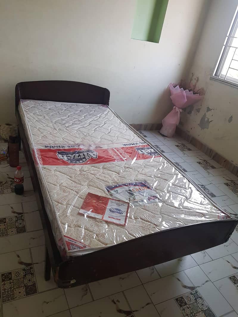 single bed with mattress 0