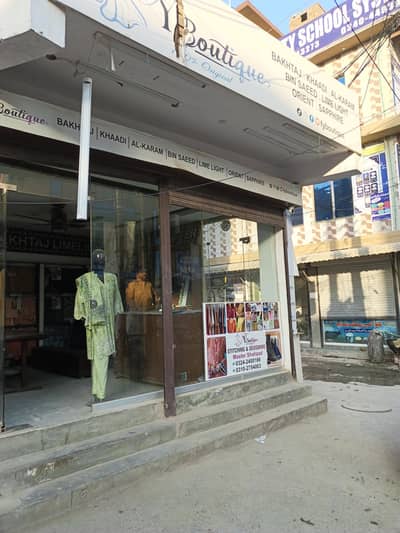 mere pass boutique k bahir food stall k Liye space hai