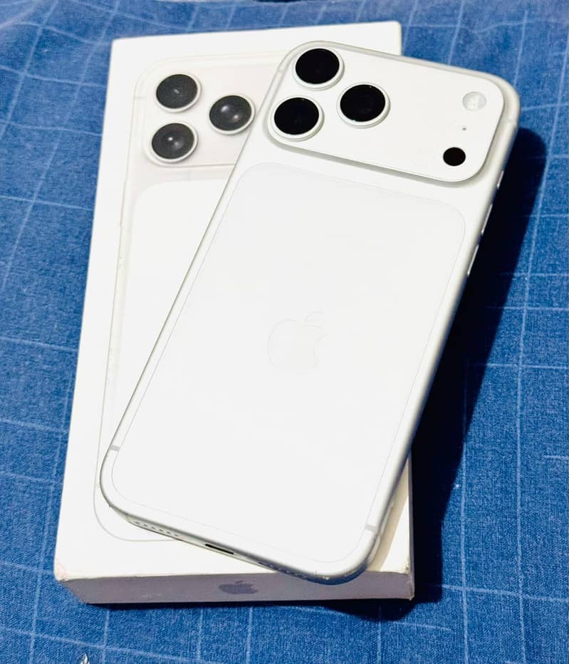 Apple iPhone 17 Pro Max 0