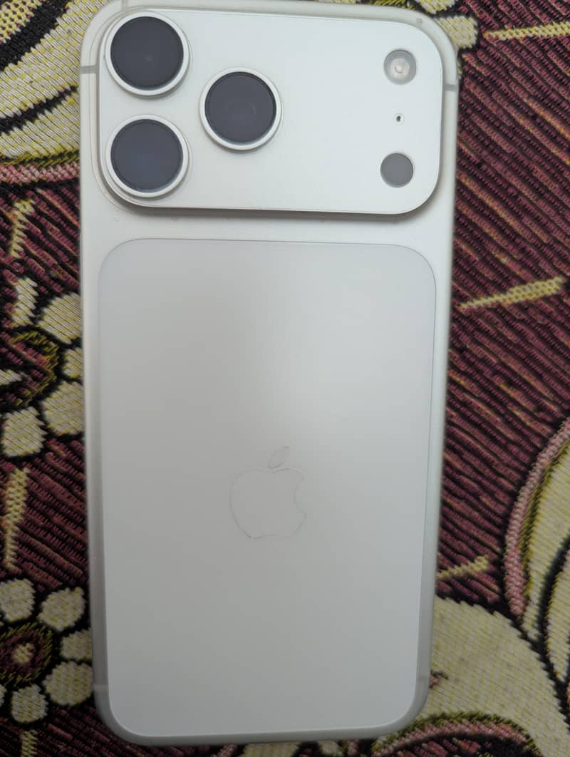 Apple iPhone 17 Pro Max 3